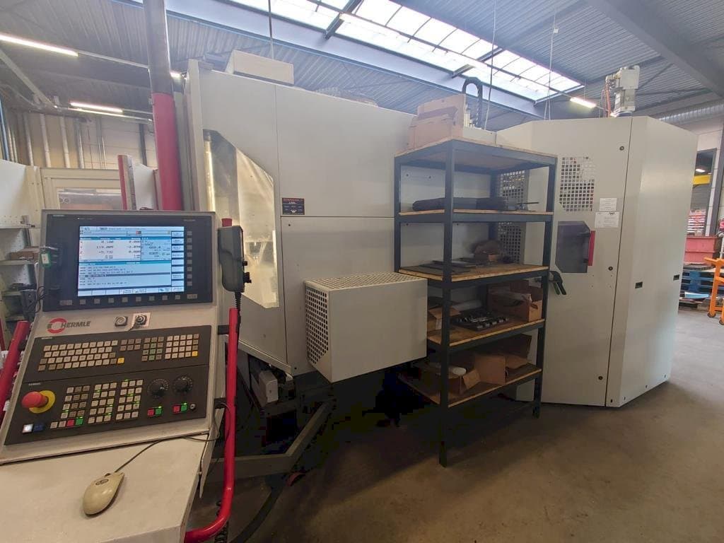 Frontansicht der HERMLE C40U Maschine