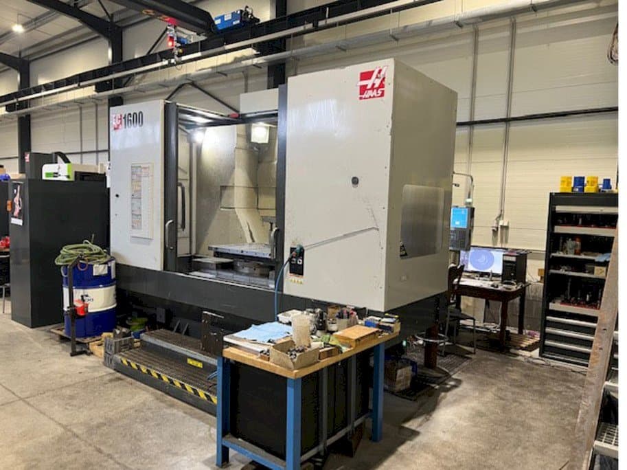 Frontansicht der HAAS EC-1600 Maschine