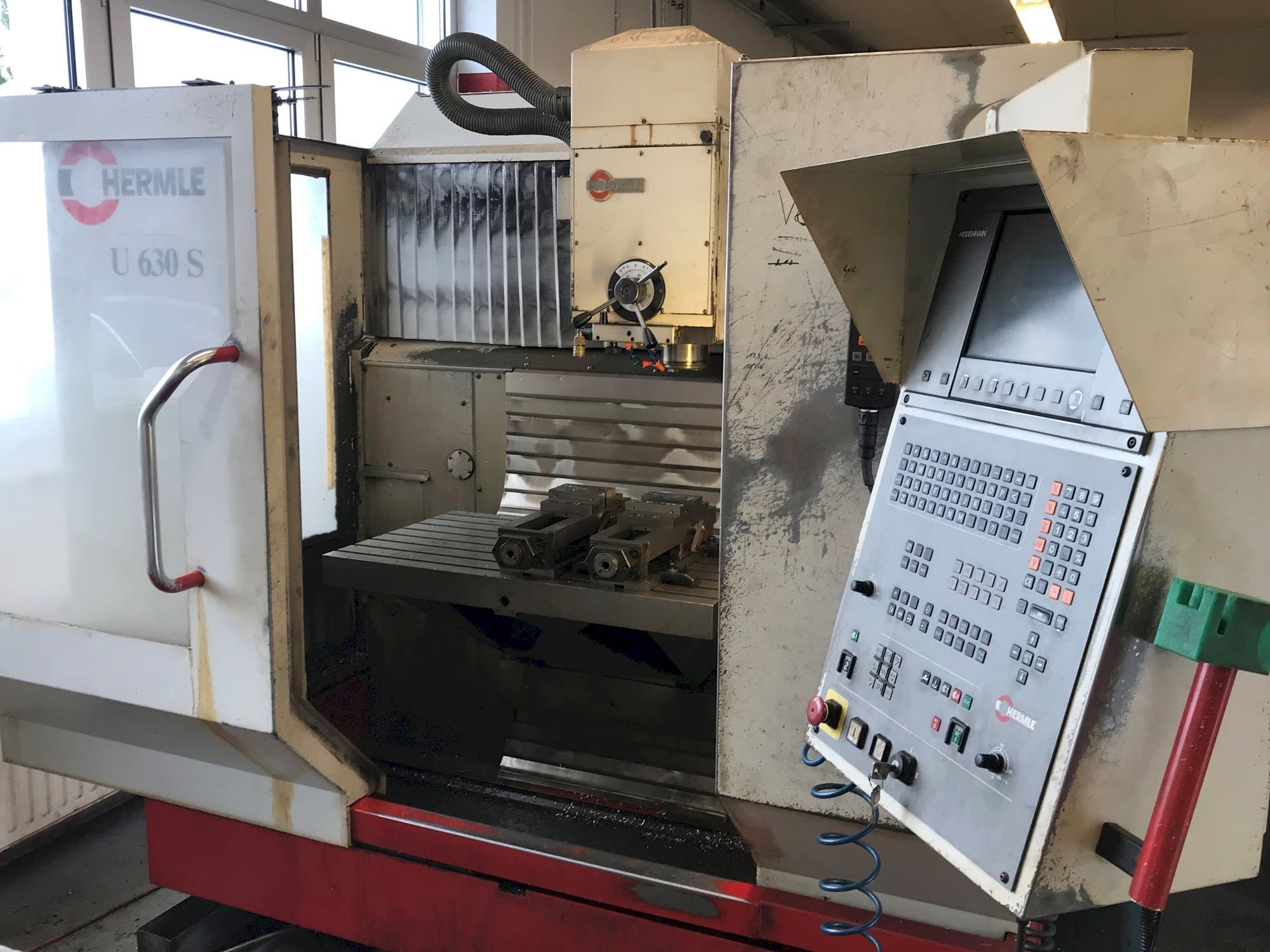 Frontansicht der HERMLE U 630 S Maschine
