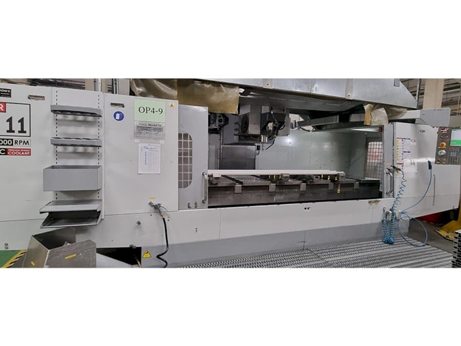 Frontansicht der HAAS VR–11BHE Maschine