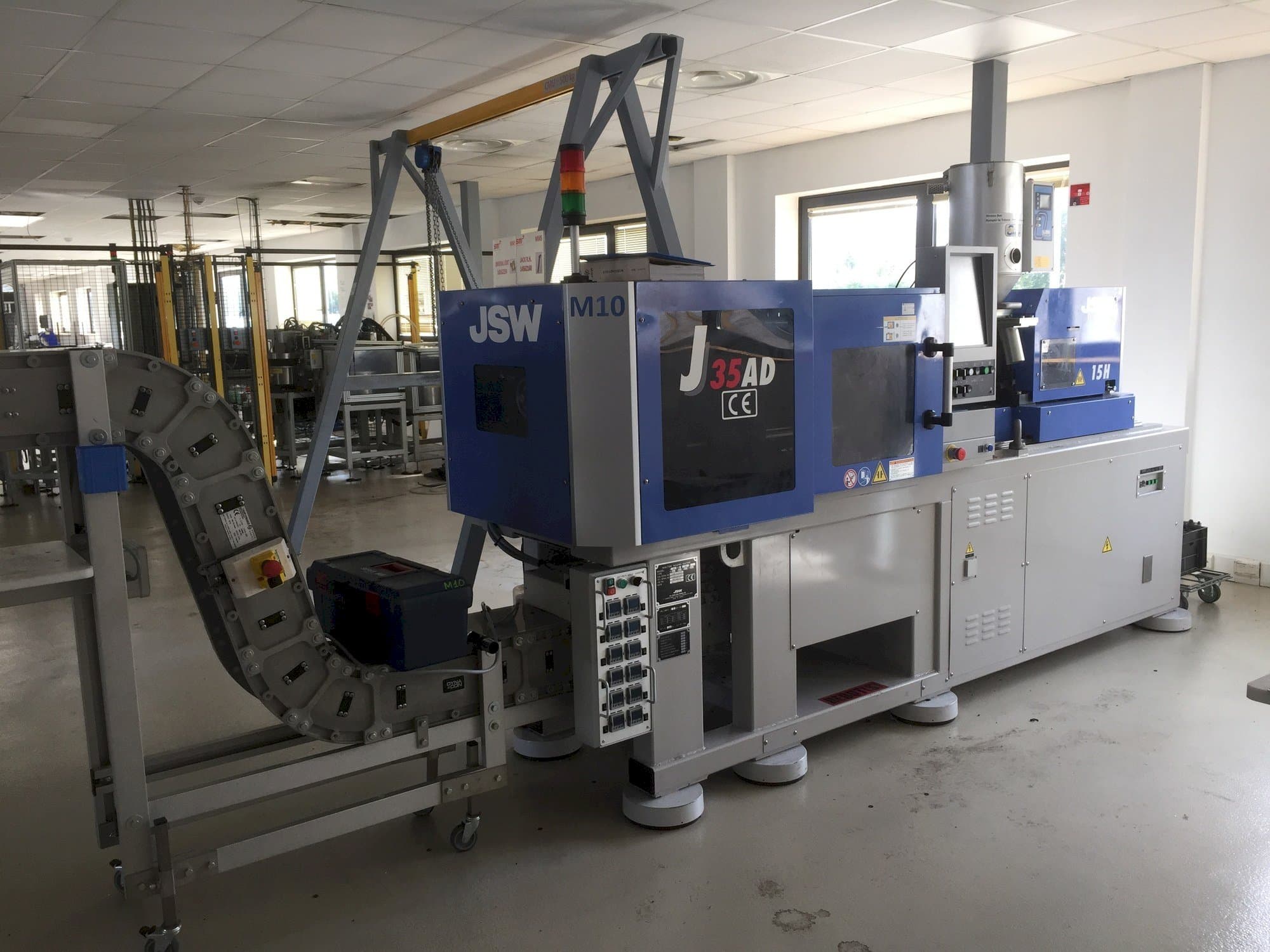 Frontansicht der JSW J 35 AD 15 H Maschine