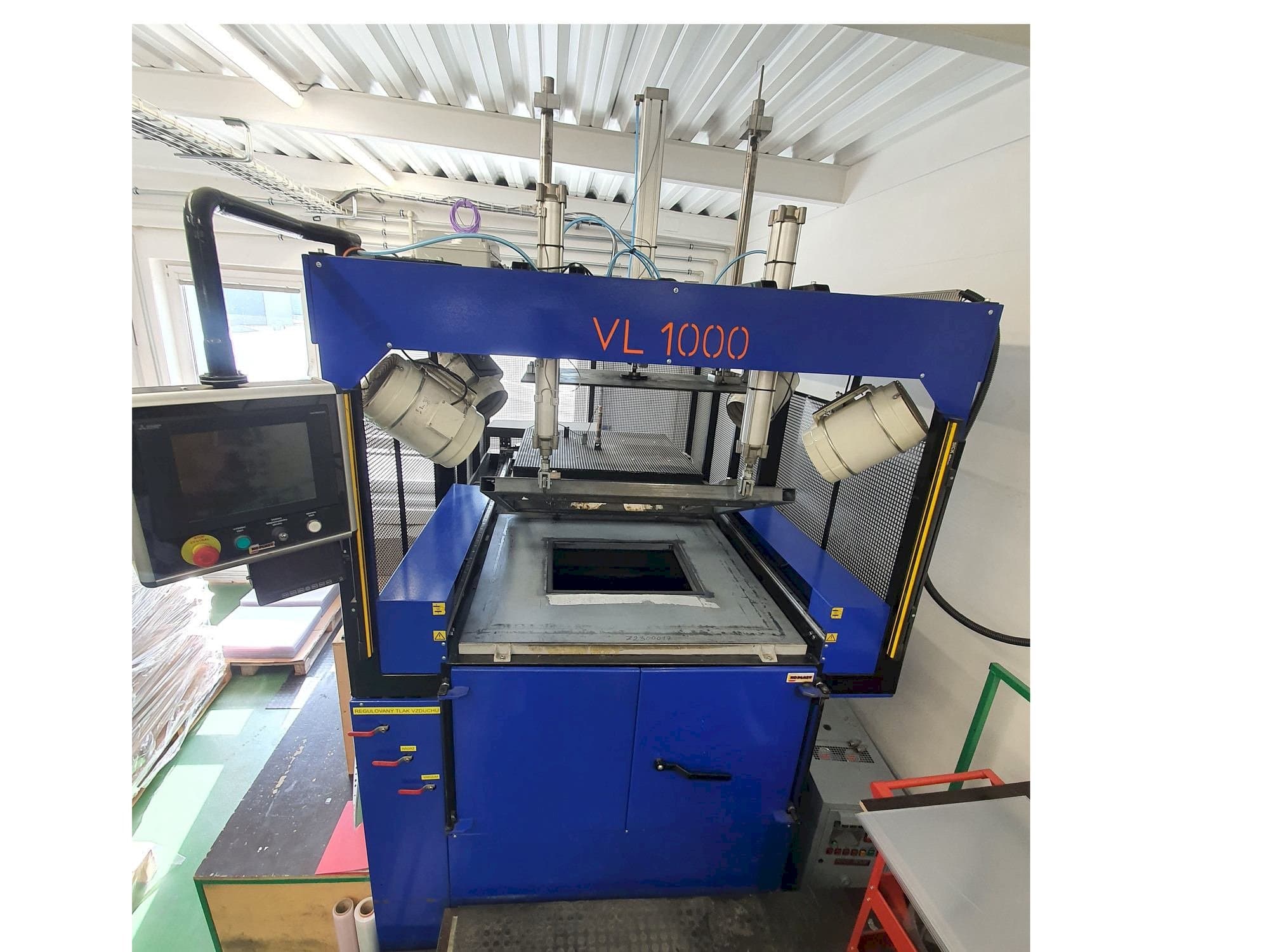 Frontansicht der Koplast VL 1000 Maschine