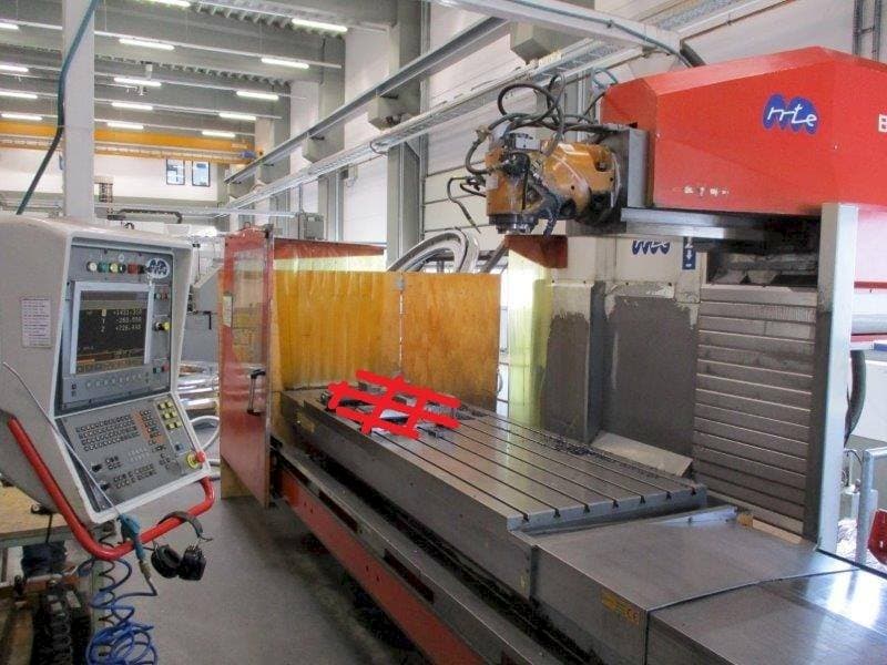 Frontansicht der MTE BF-2700 Maschine