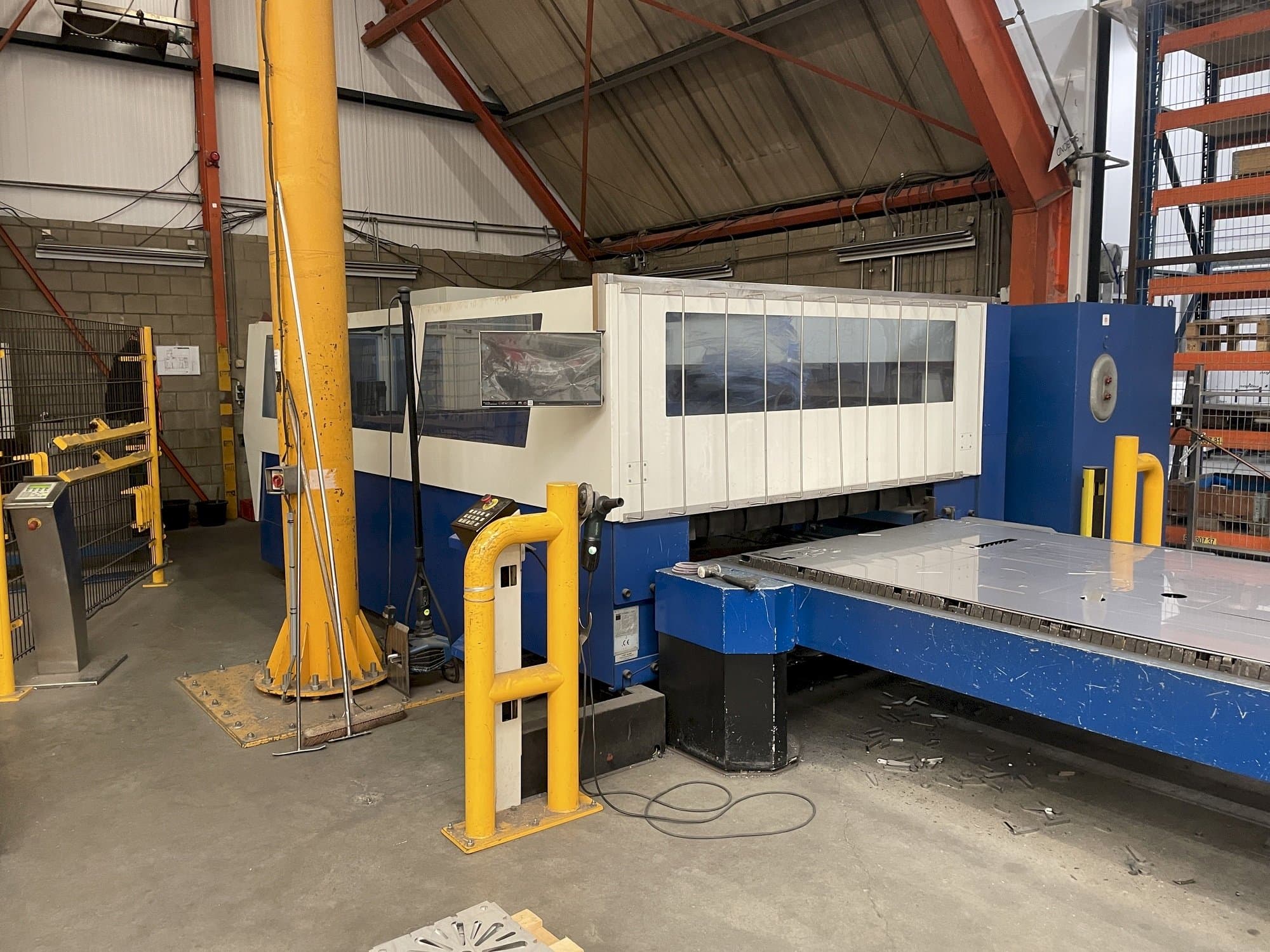 Frontansicht der Trumpf Trumatic L3050 5kW Maschine