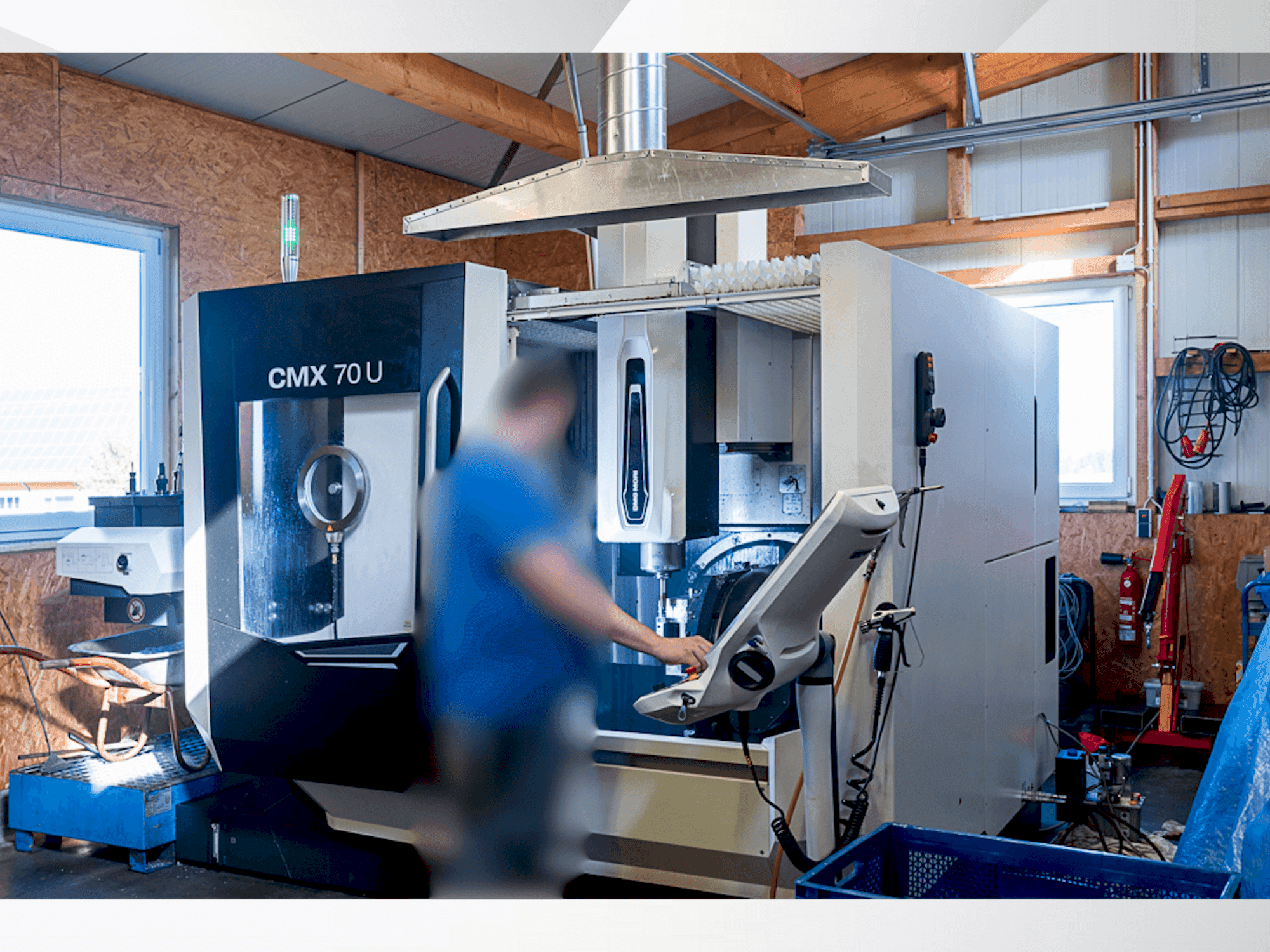 Frontansicht der DMG MORI CMX 70 U Maschine