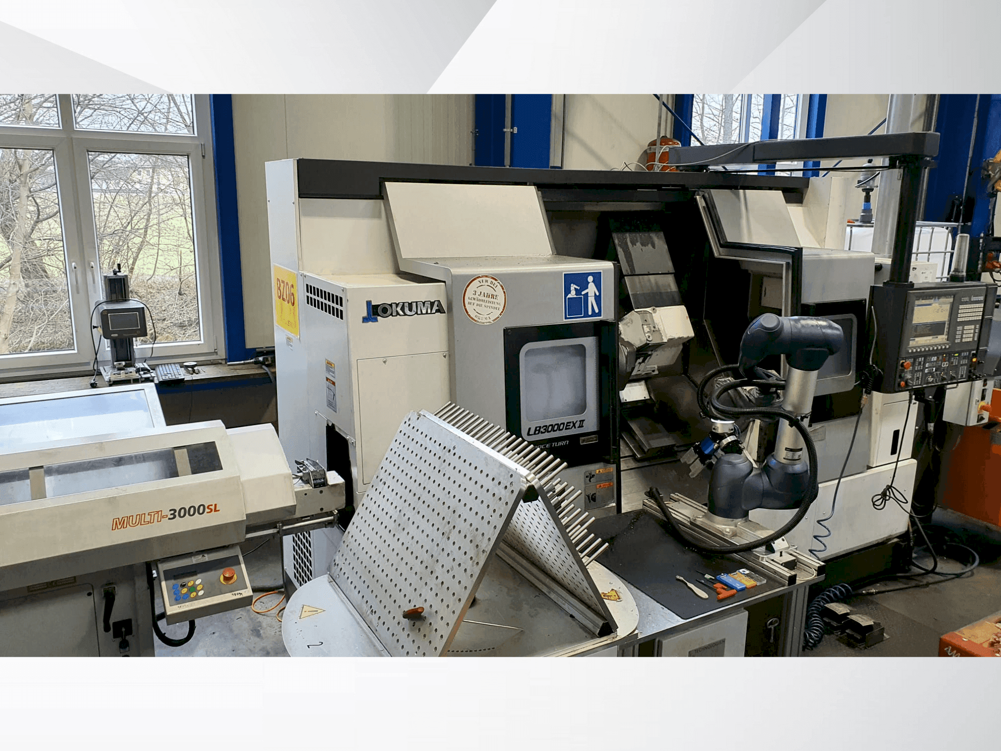 Frontansicht der Okuma LB3000 EX II Maschine