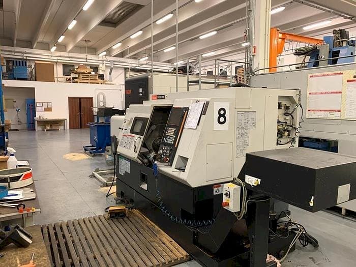 Rechte Ansicht der Mazak QT NEXUS 200M Maschine