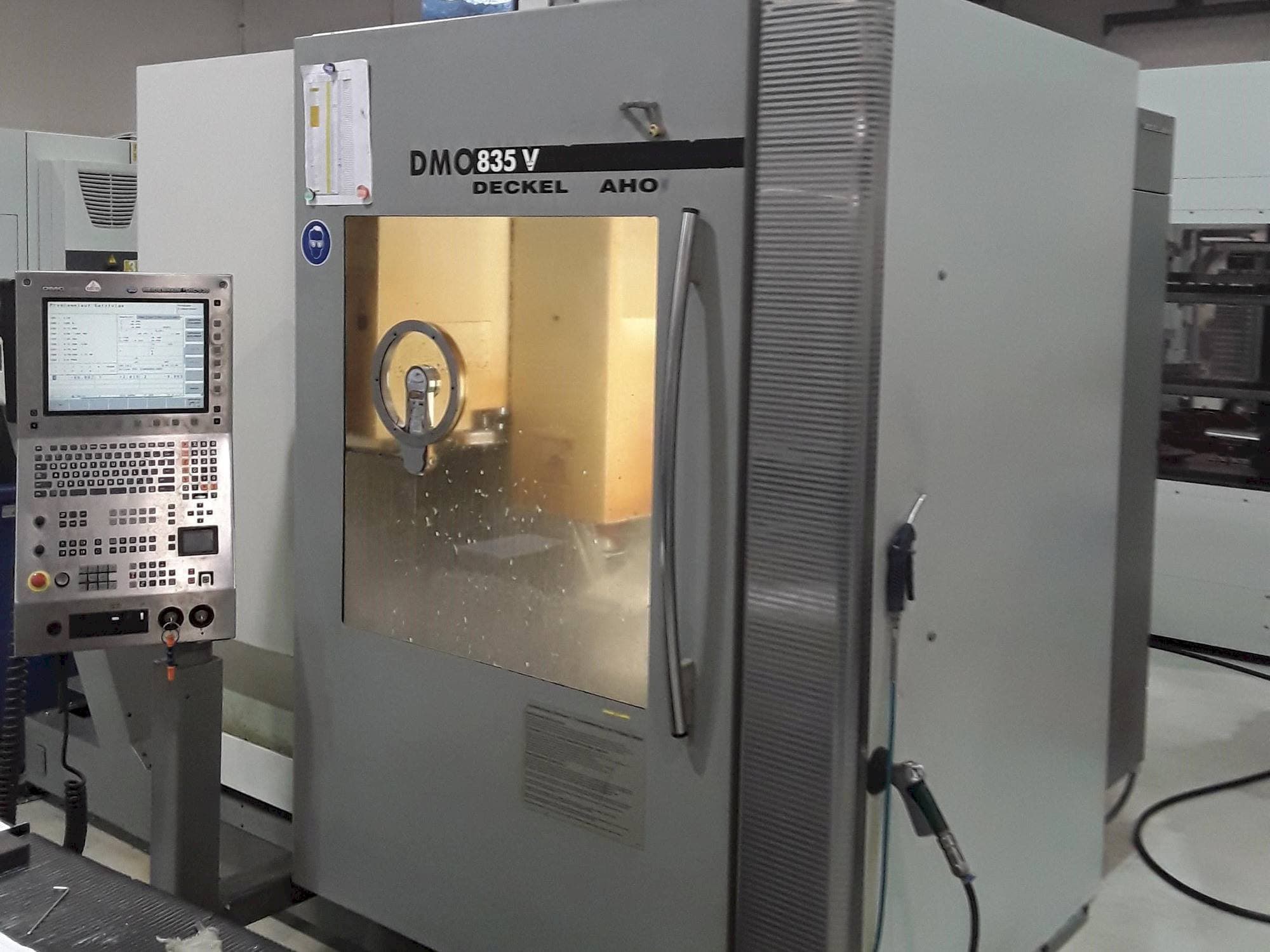 Frontansicht der DECKEL MAHO DMC 835 V  Maschine