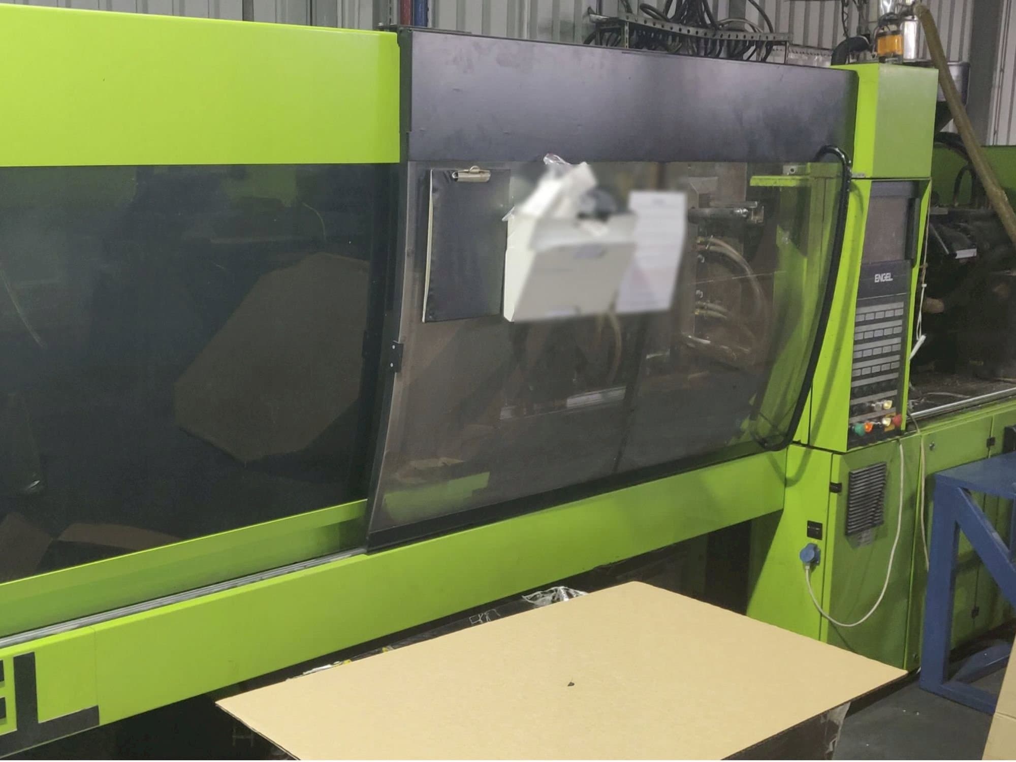 Frontansicht der ENGEL Victory 1050/220 Tech Maschine