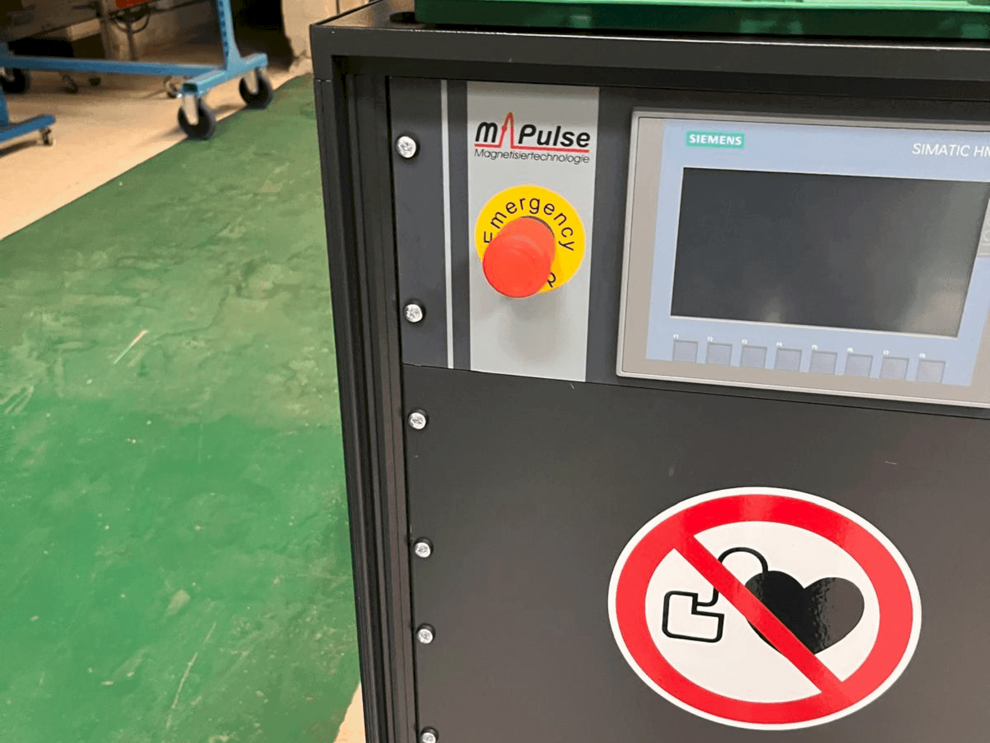 Frontansicht der M-PULSE 2k6e Maschine