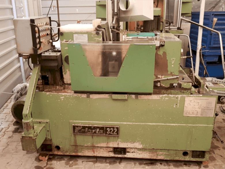 Frontansicht der Estarta 322 Maschine