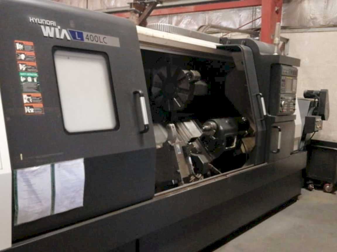 Frontansicht der Hyundai Wia L400LC Maschine