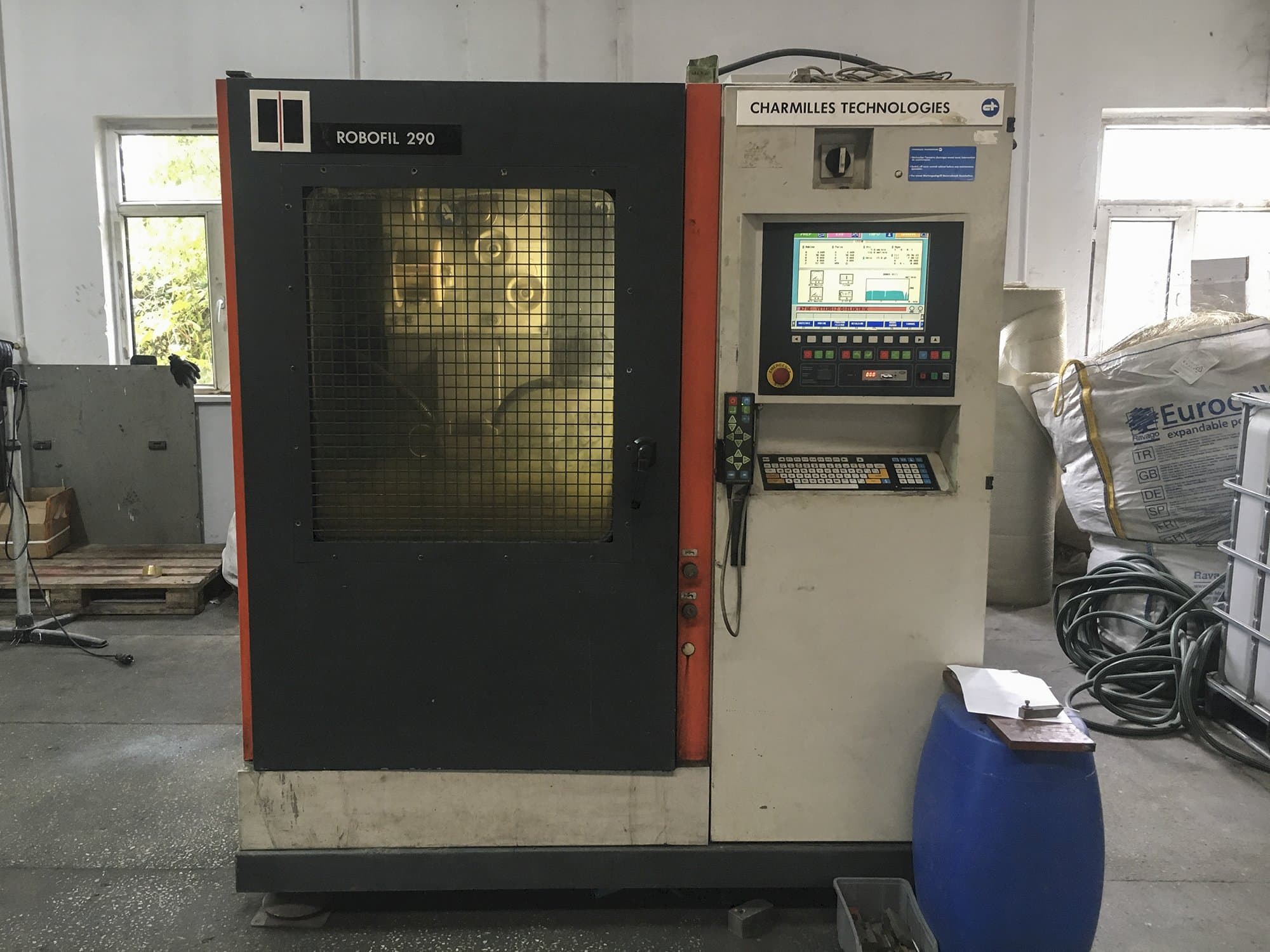 Frontansicht der CHARMILLES ROBOFIL 290 Maschine