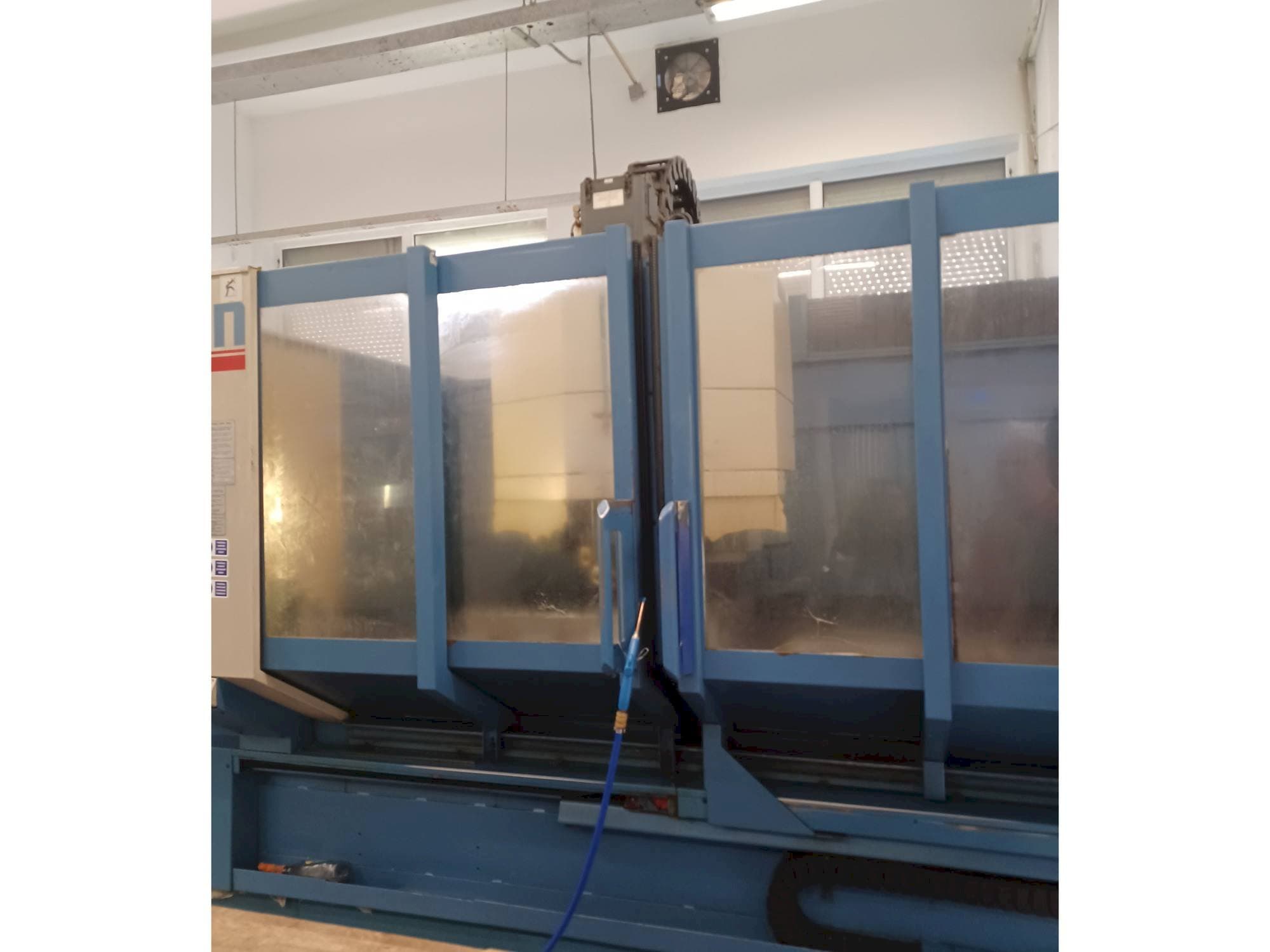 Frontansicht der CHIRON FZ 18 L Maschine