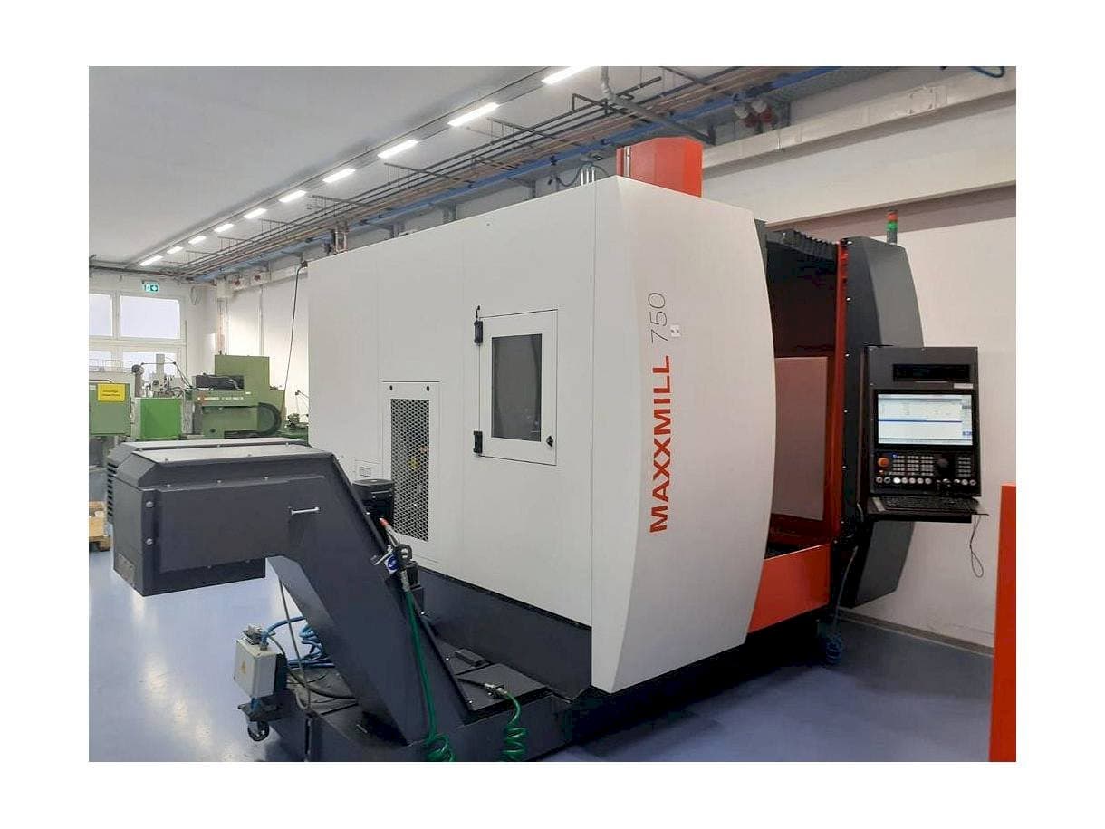 Frontansicht der EMCO Maxxmill 750 Maschine
