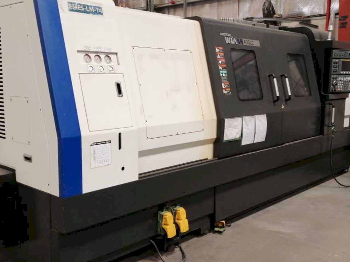 Frontansicht der Hyundai Wia L400LC Maschine
