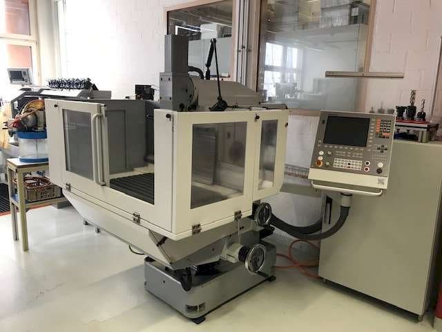 Frontansicht der FPS 500 M-NC Maschine