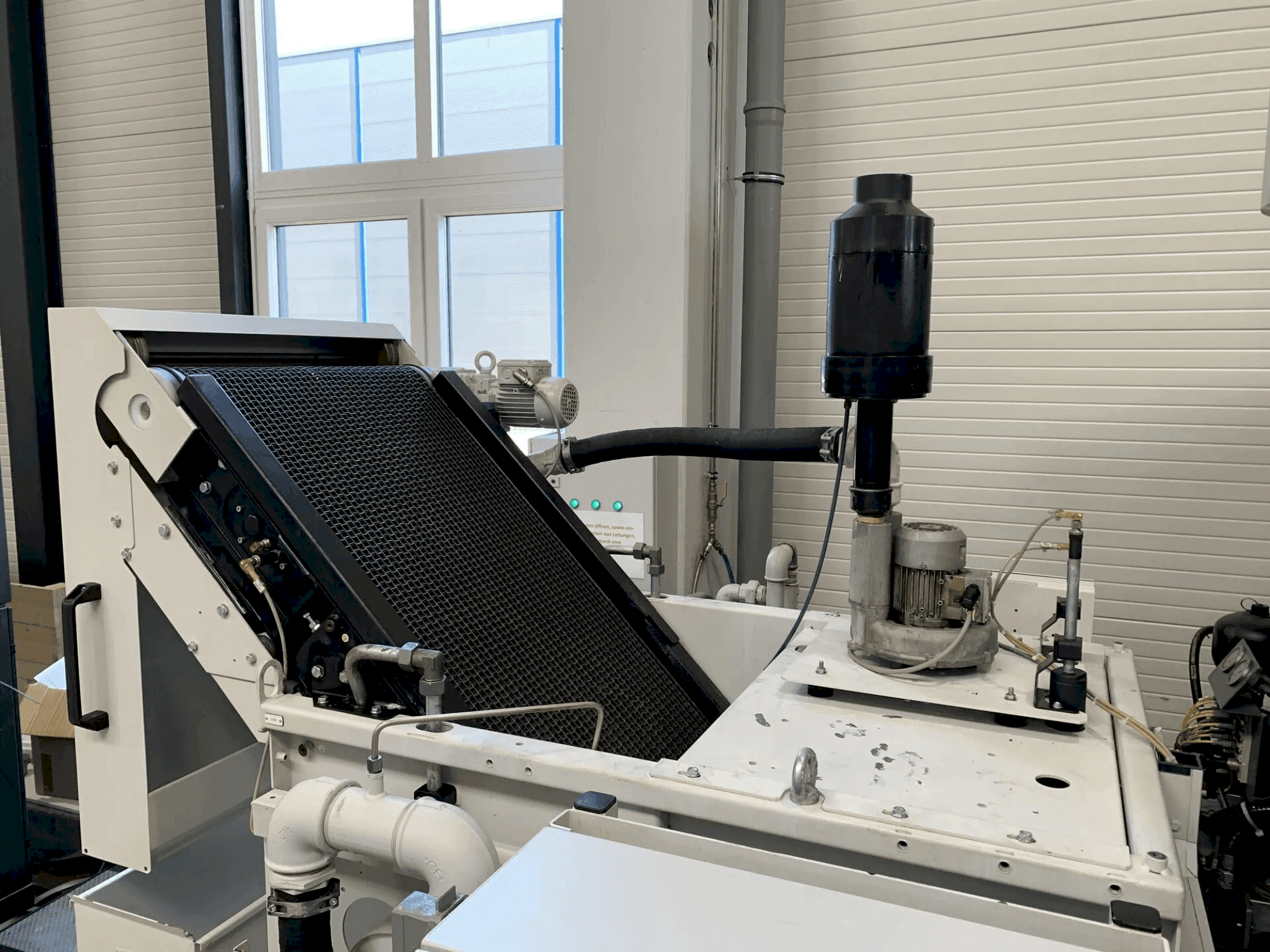 Frontansicht der CHIRON FZ 15K S FA  Maschine