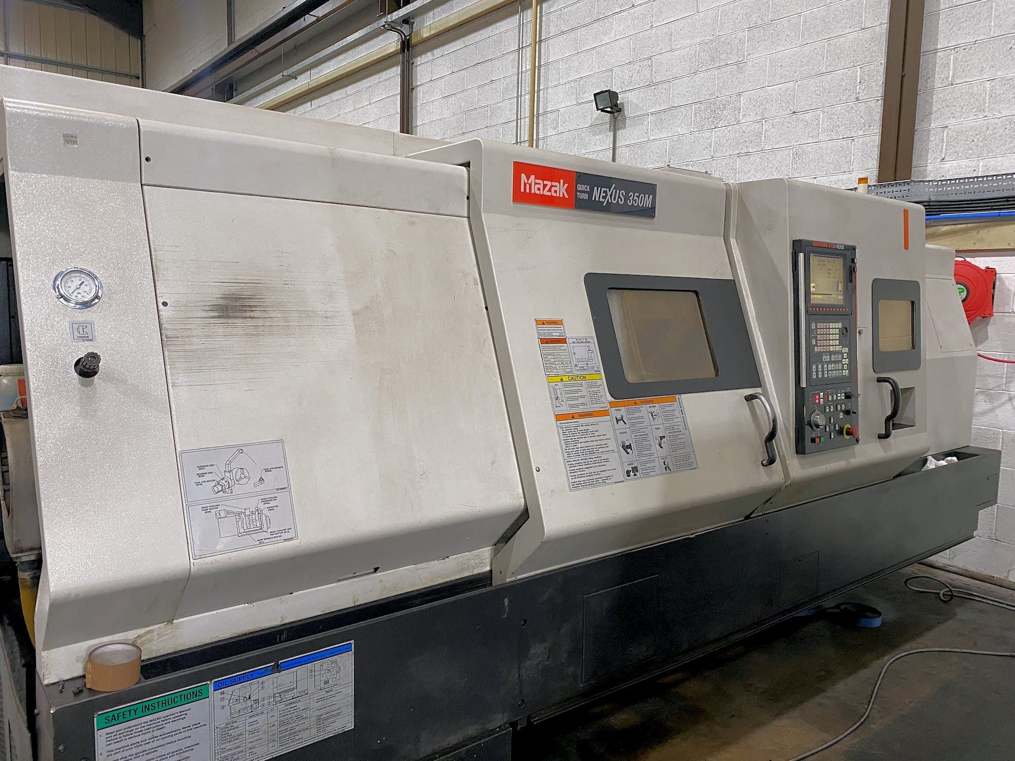 Frontansicht der Mazak QUICK TURN NEXUS 350M Maschine