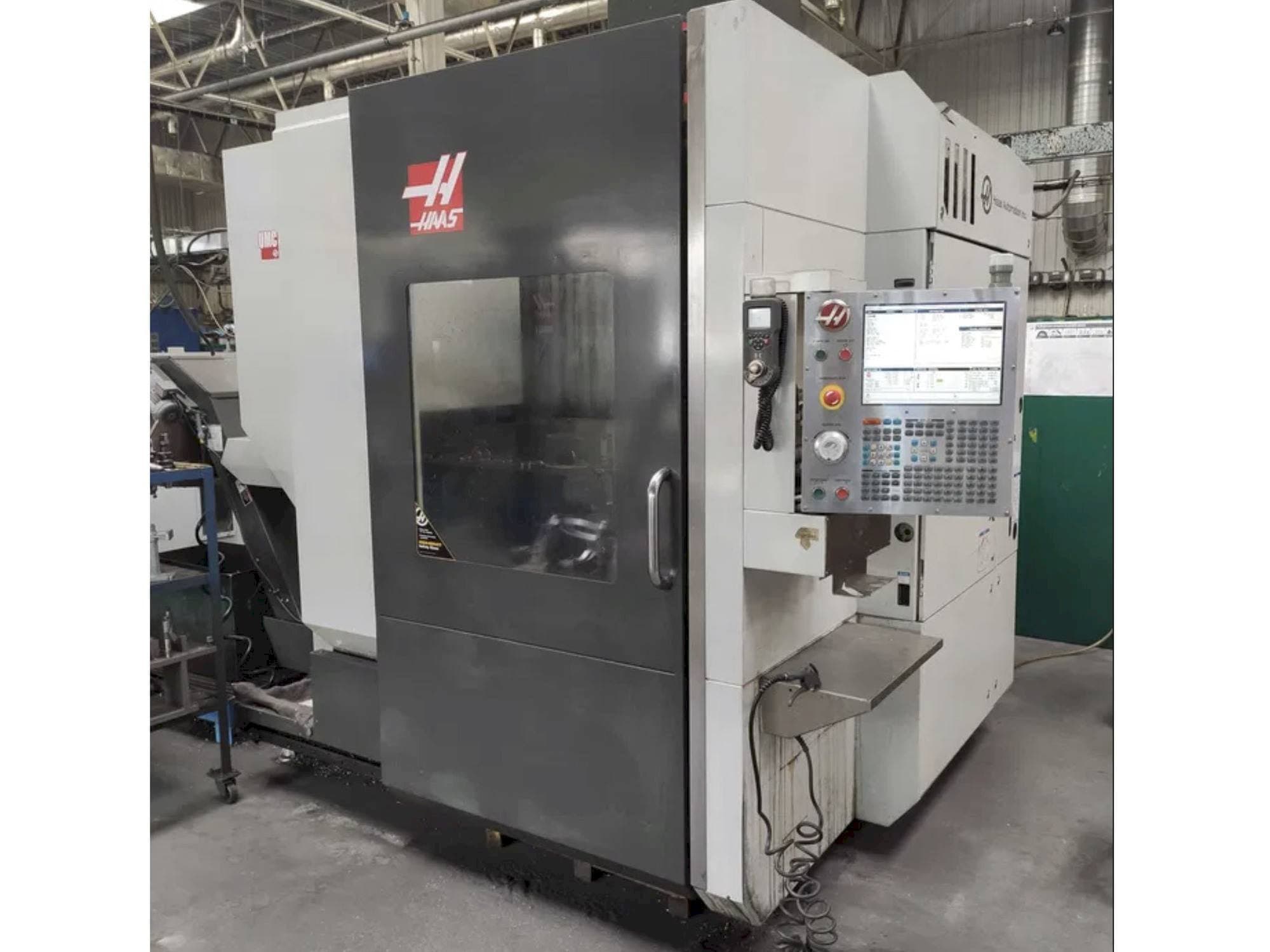 Frontansicht der HAAS UMC-750 Maschine