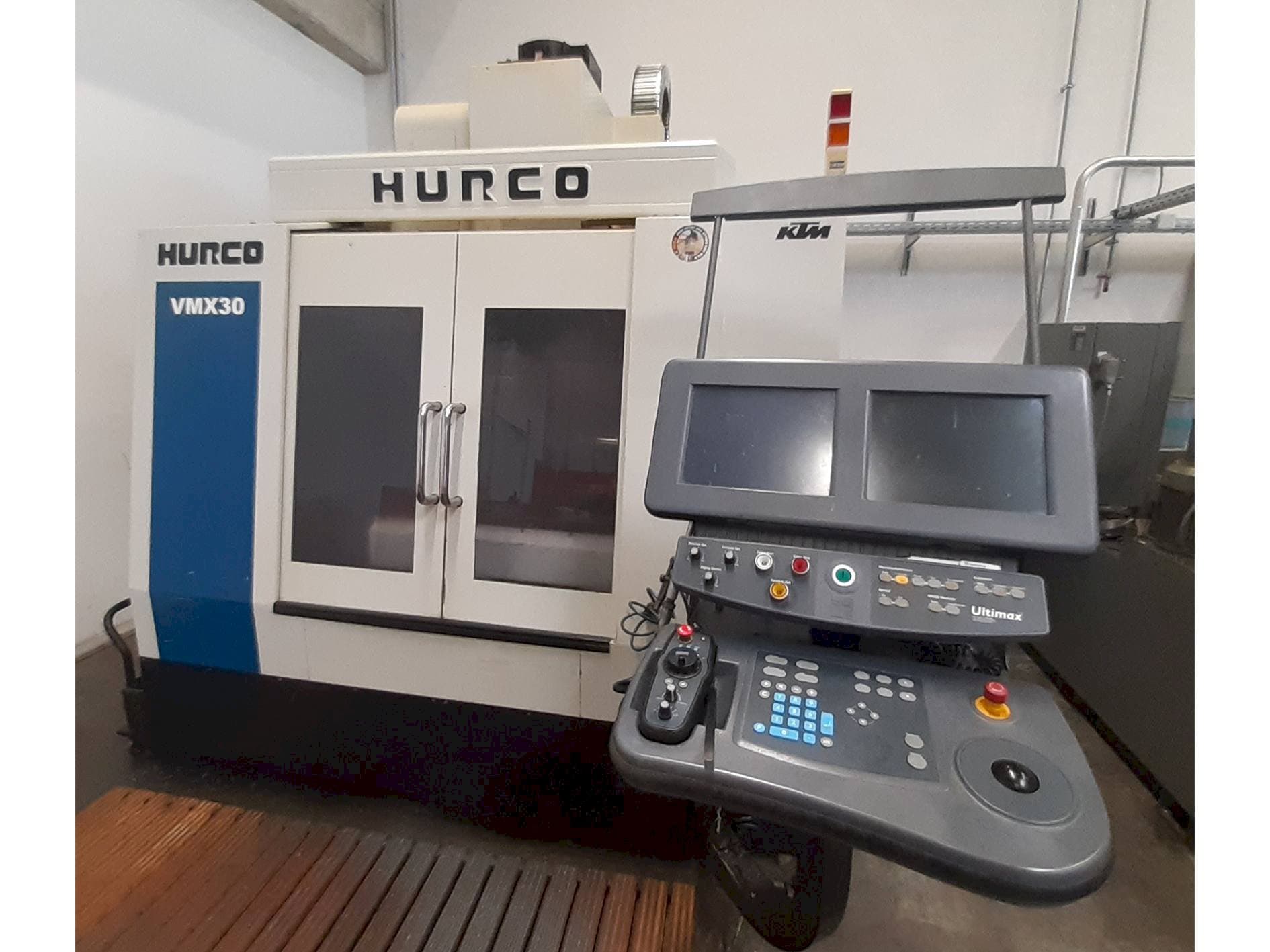 Frontansicht der Hurco VMX 30  Maschine