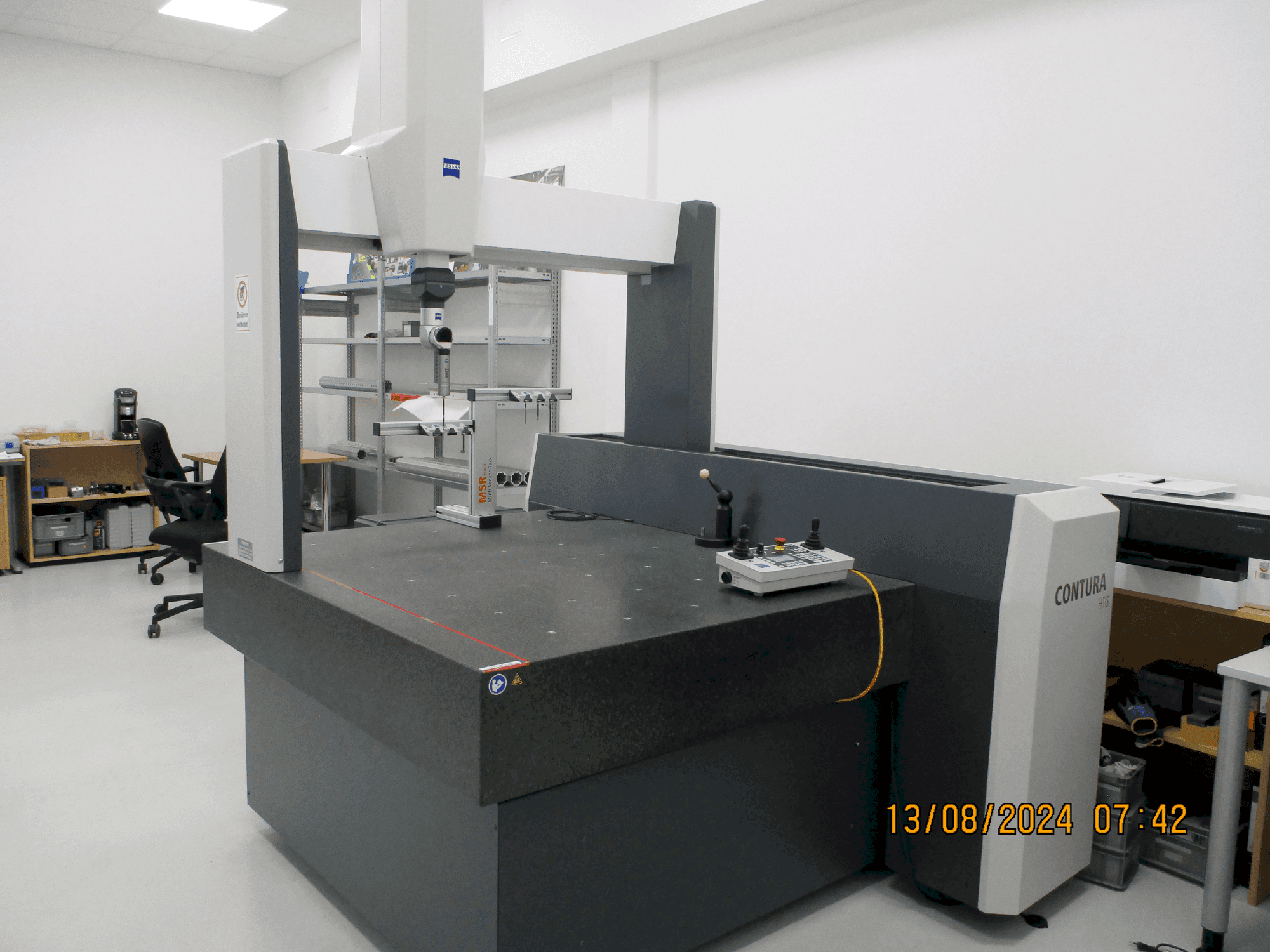 Frontansicht der ZEISS Contura 10/12/6 RDS Maschine