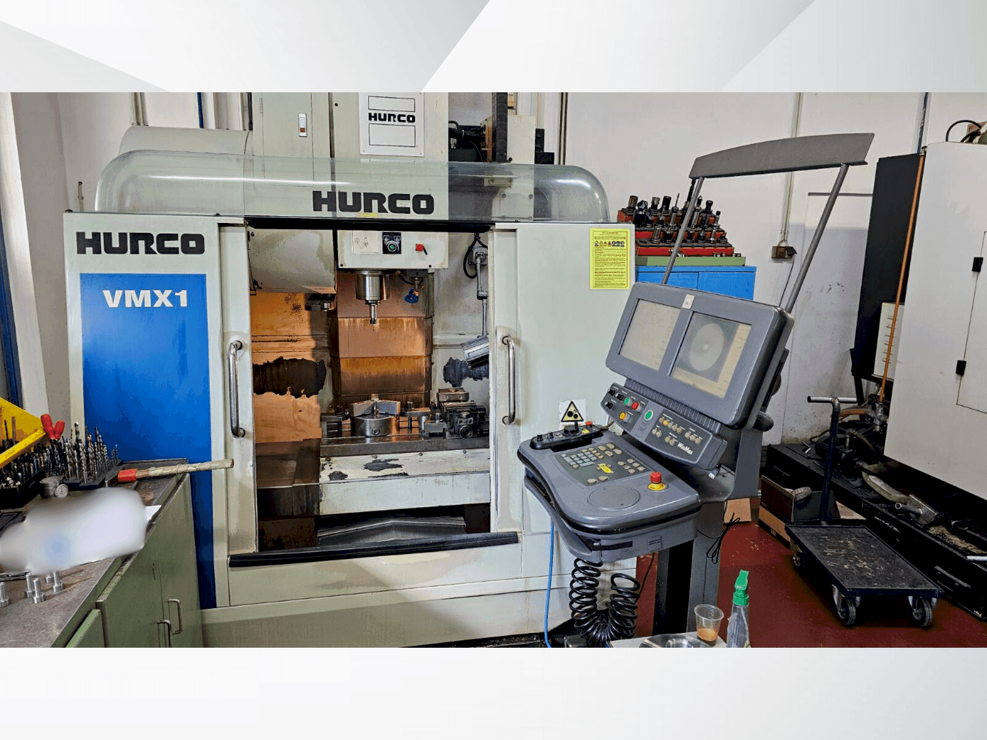 Frontansicht der Hurco VMX 10 Maschine
