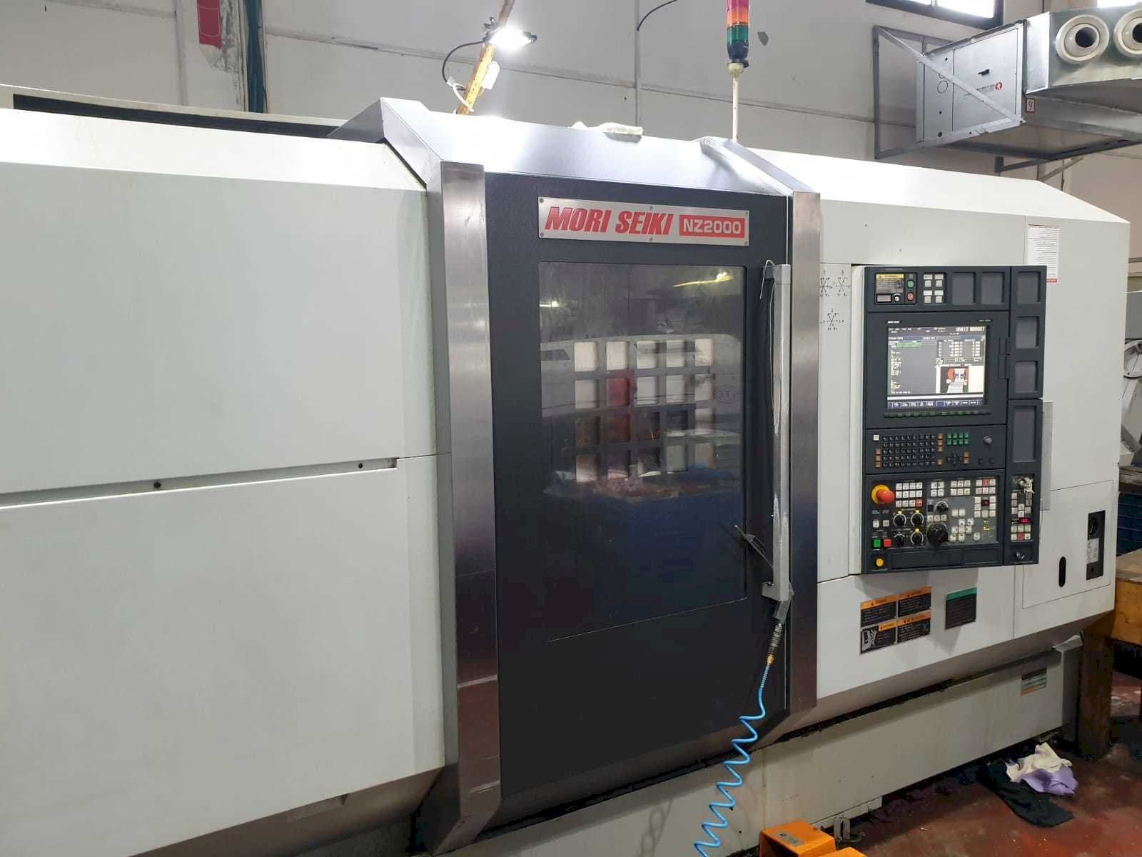 Frontansicht der MORI SEIKI NZ2000 T3Y3 Maschine