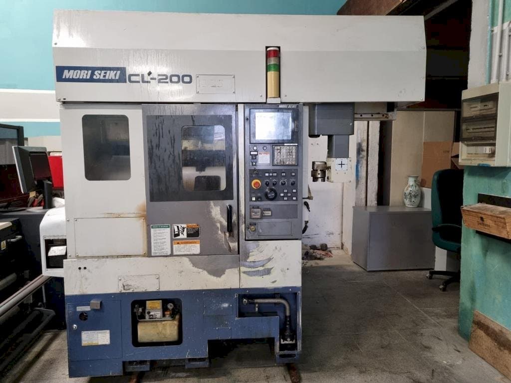 Frontansicht der MORI SEIKI CL-200 Maschine