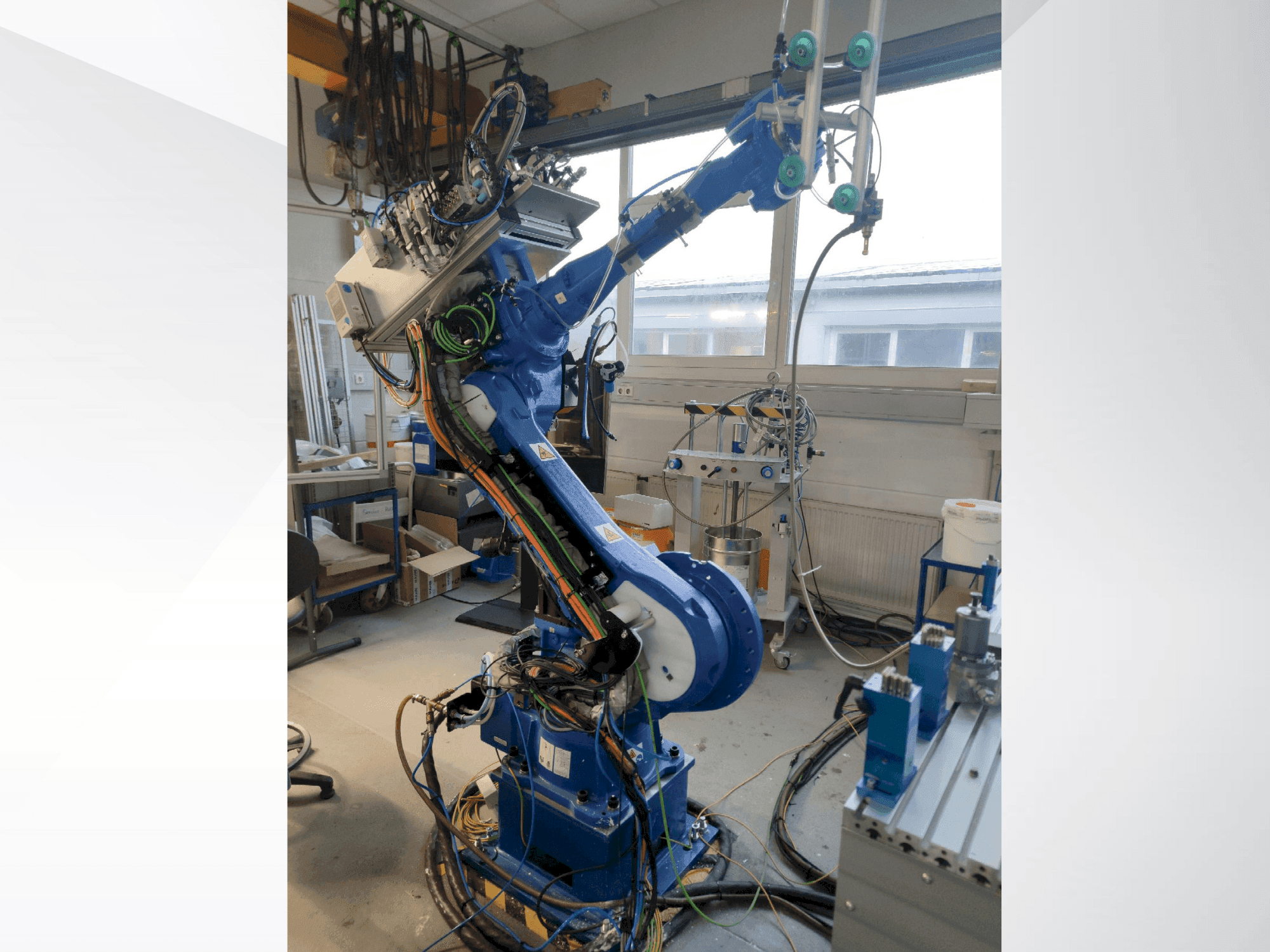 Frontansicht der Yaskawa 6VX88 Maschine