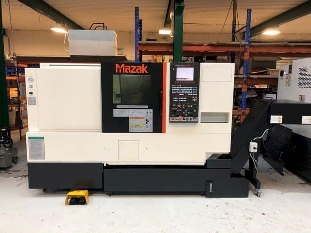 Frontansicht der Mazak Quick Turn Smart 200 Maschine