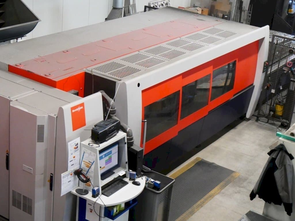 Linke Seitenansicht der Bystronic BySpeed Pro Maschine