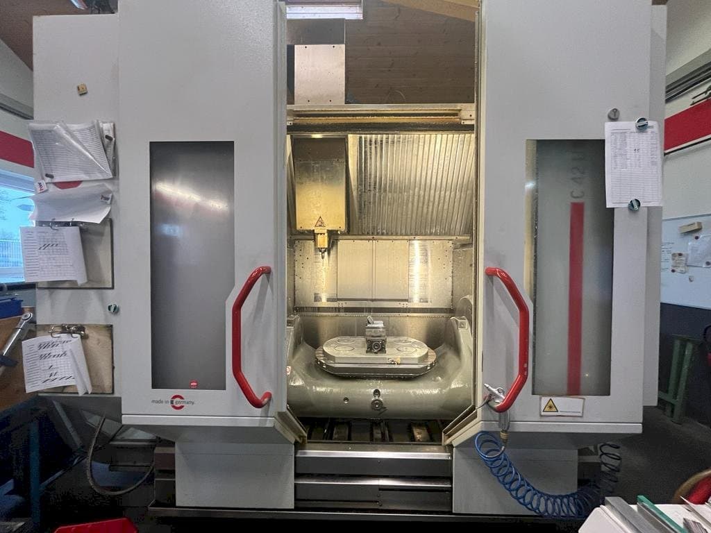 Frontansicht der HERMLE C42 U  Maschine