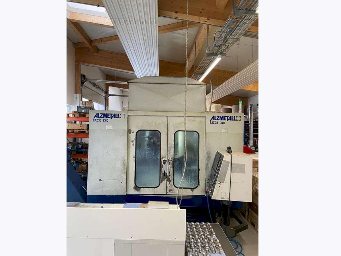 Frontansicht der Alzmetall CNC BAZ 35 Maschine