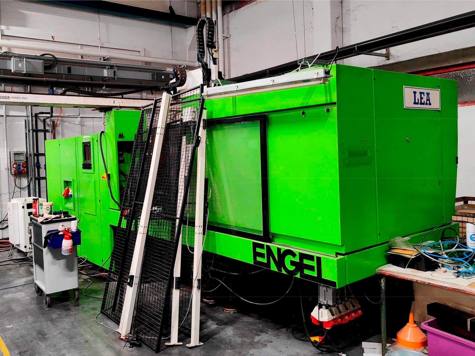Frontansicht der Engel 1050/275 HL Maschine