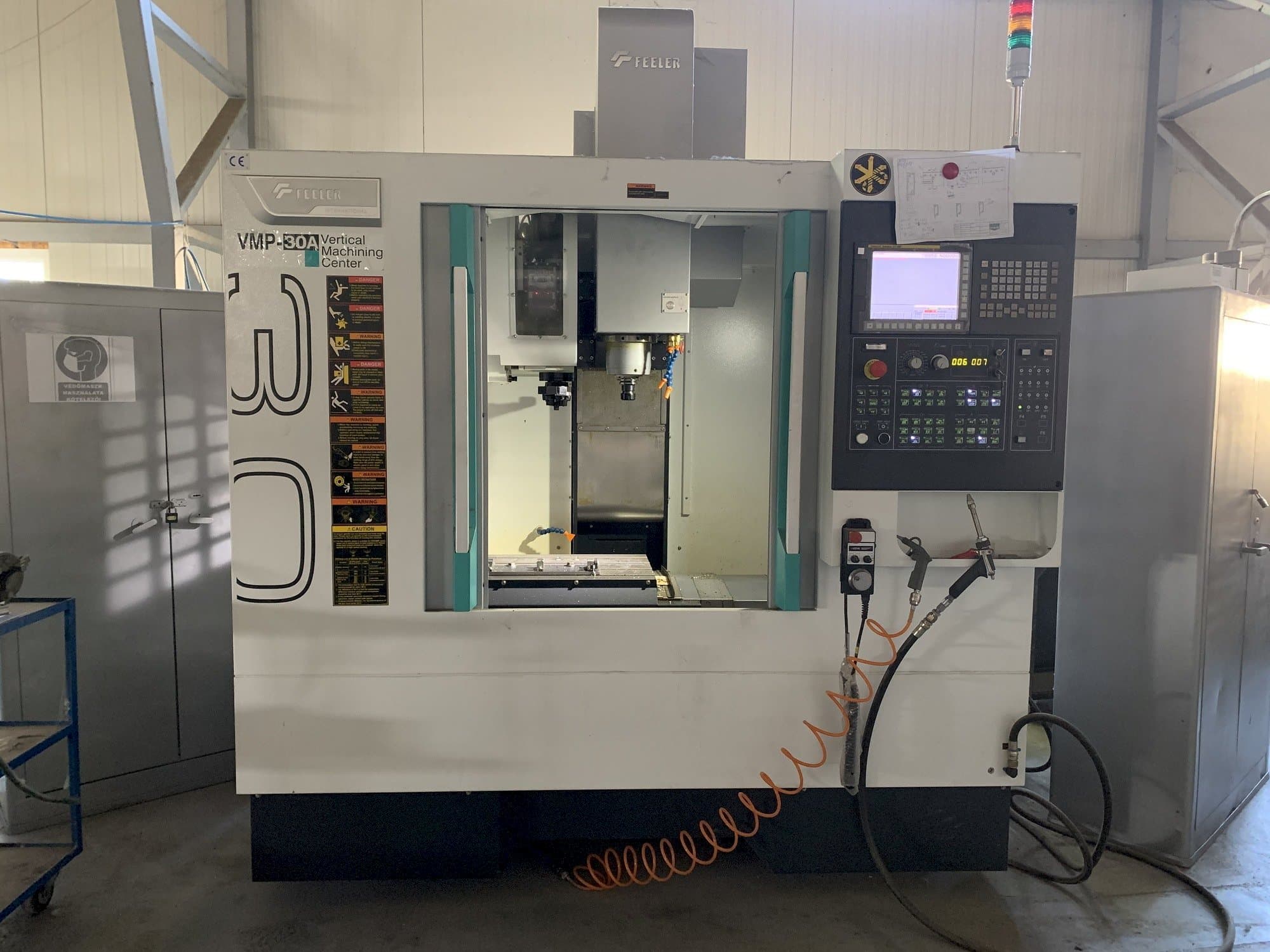 Frontansicht der Feeler VMP 30 Maschine