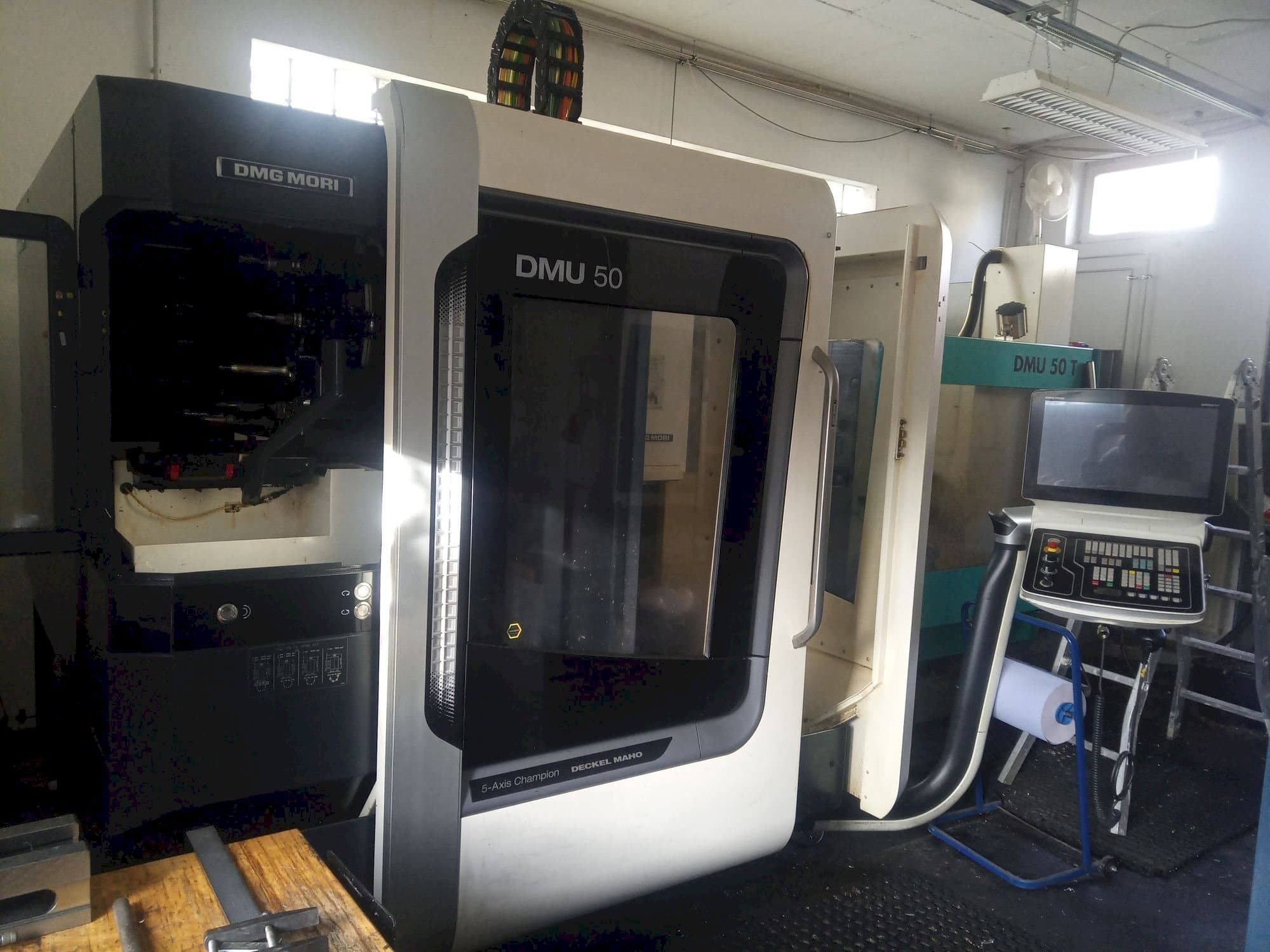 Frontansicht der DMG MORI DMU 50  Maschine