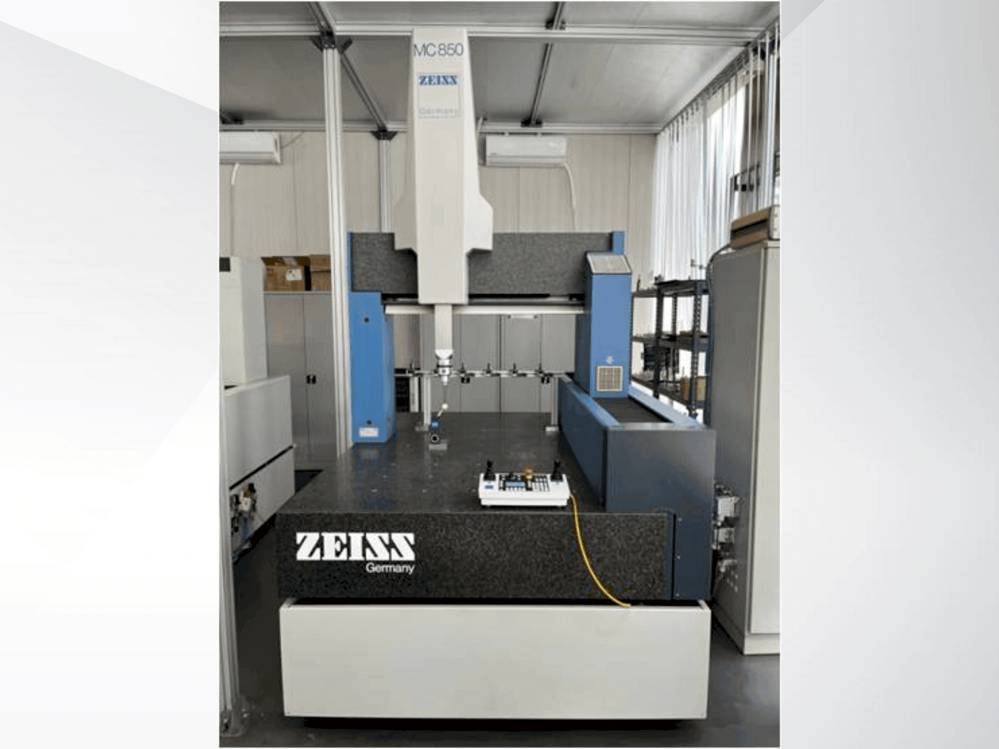 Frontansicht der ZEISS MC 850 Maschine