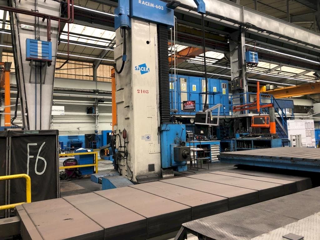 Frontansicht der Sacem Racem-603 Maschine