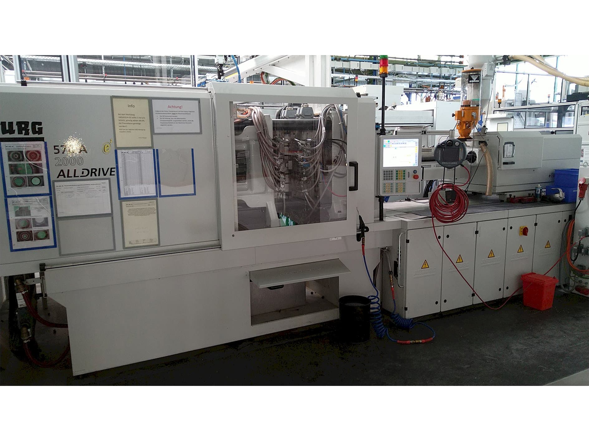 Frontansicht der Arburg Allrounder 570 A 2000-800 ALLDRIVE Maschine