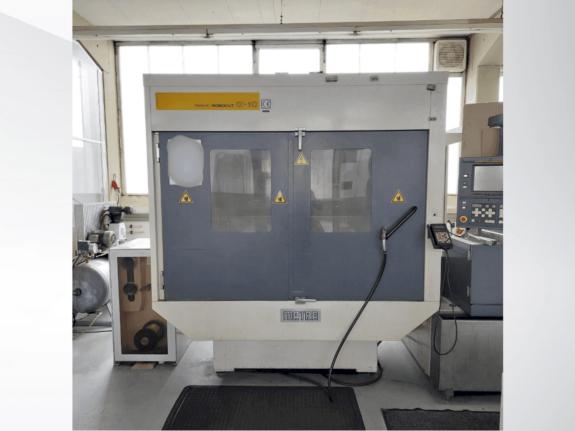 Frontansicht der FANUC Robocut Alpha 1C  Maschine
