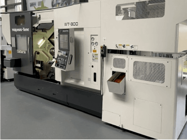 Frontansicht der NAKAMURA WT-300/GR 210  Maschine