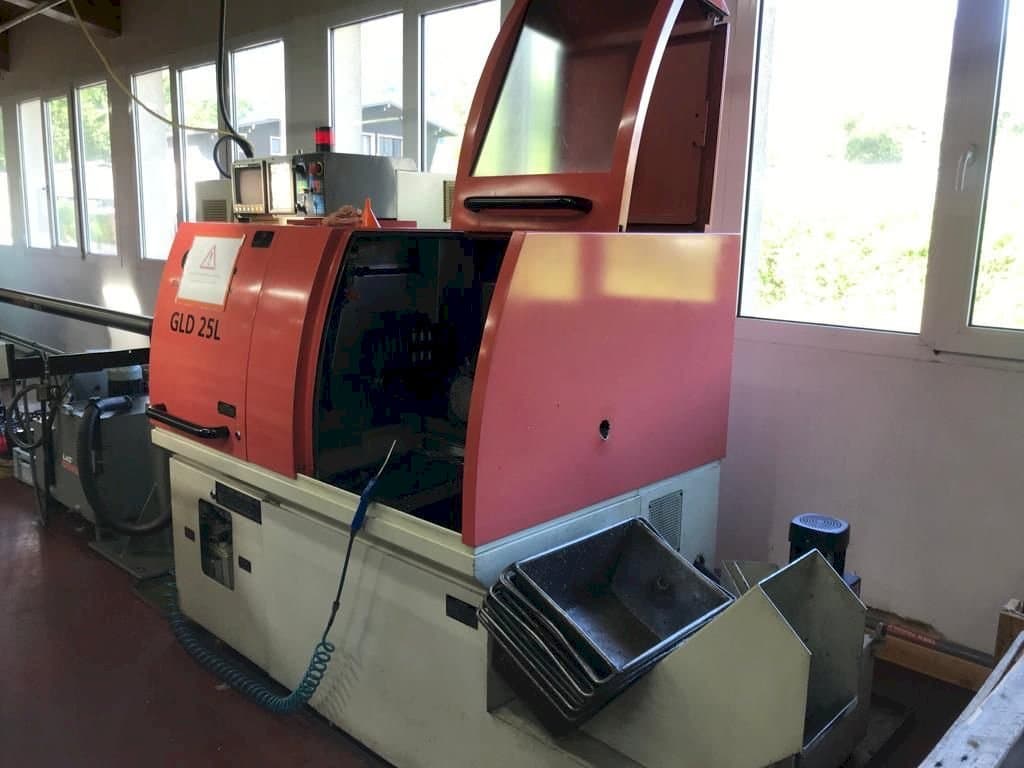 Frontansicht der Gildemeister GLD 25L Maschine