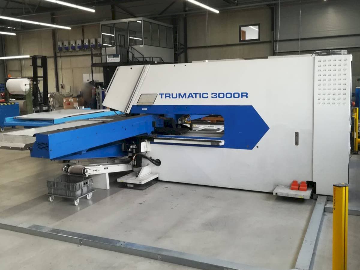Frontansicht der Trumpf Trumatic 3000R Maschine
