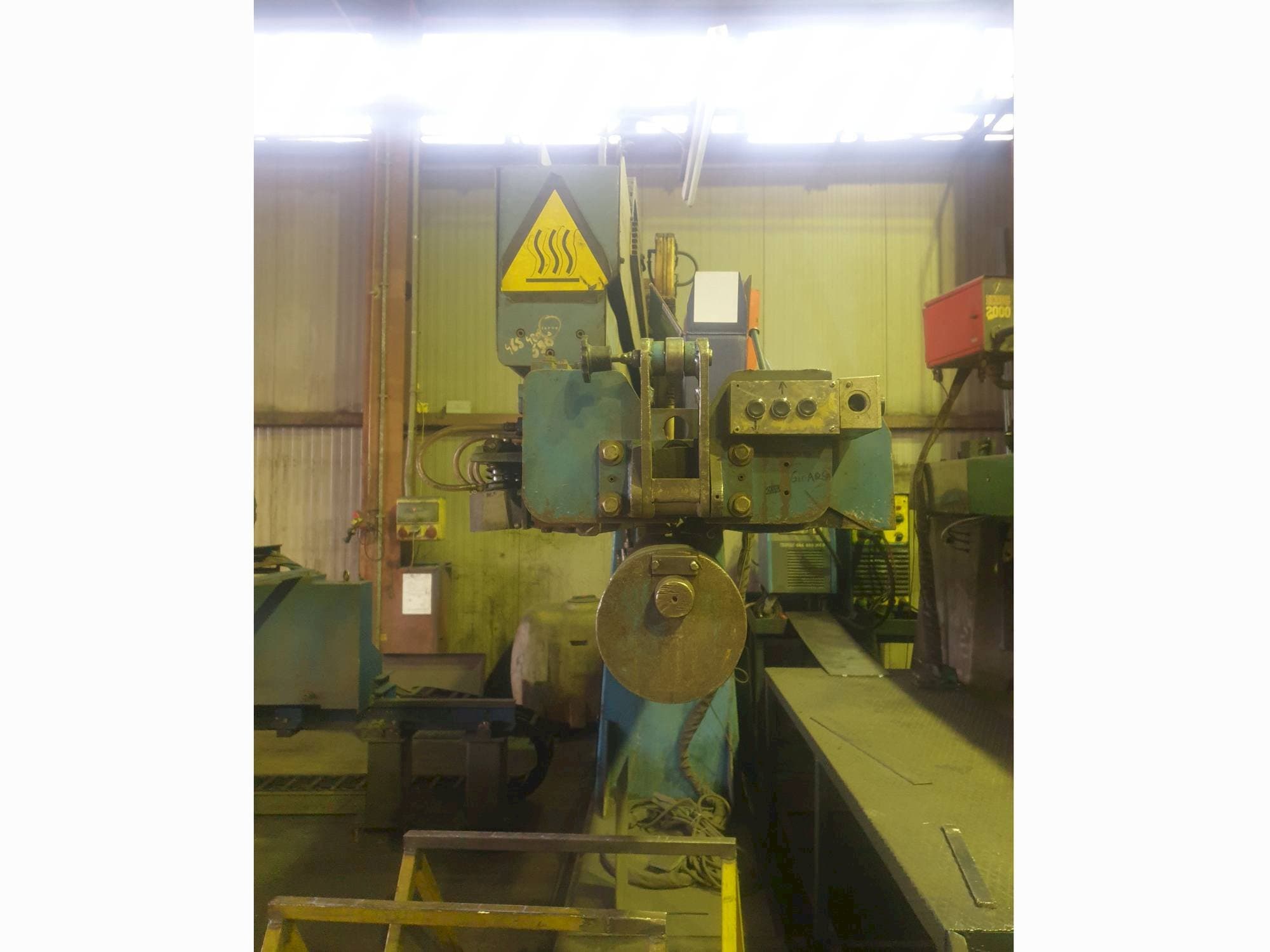 Frontansicht der CLOOS CAL 120/30  Maschine