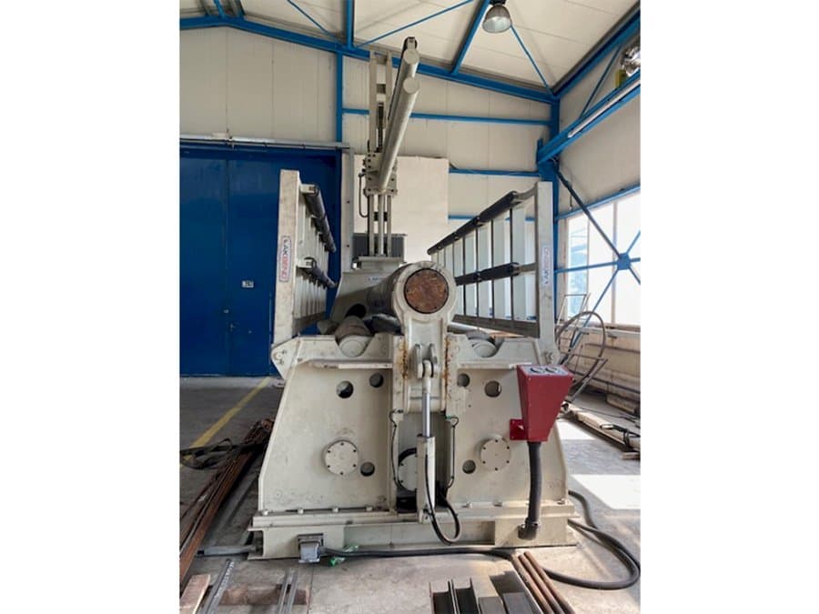 Frontansicht der Akyapak AHS 4100/25 Maschine