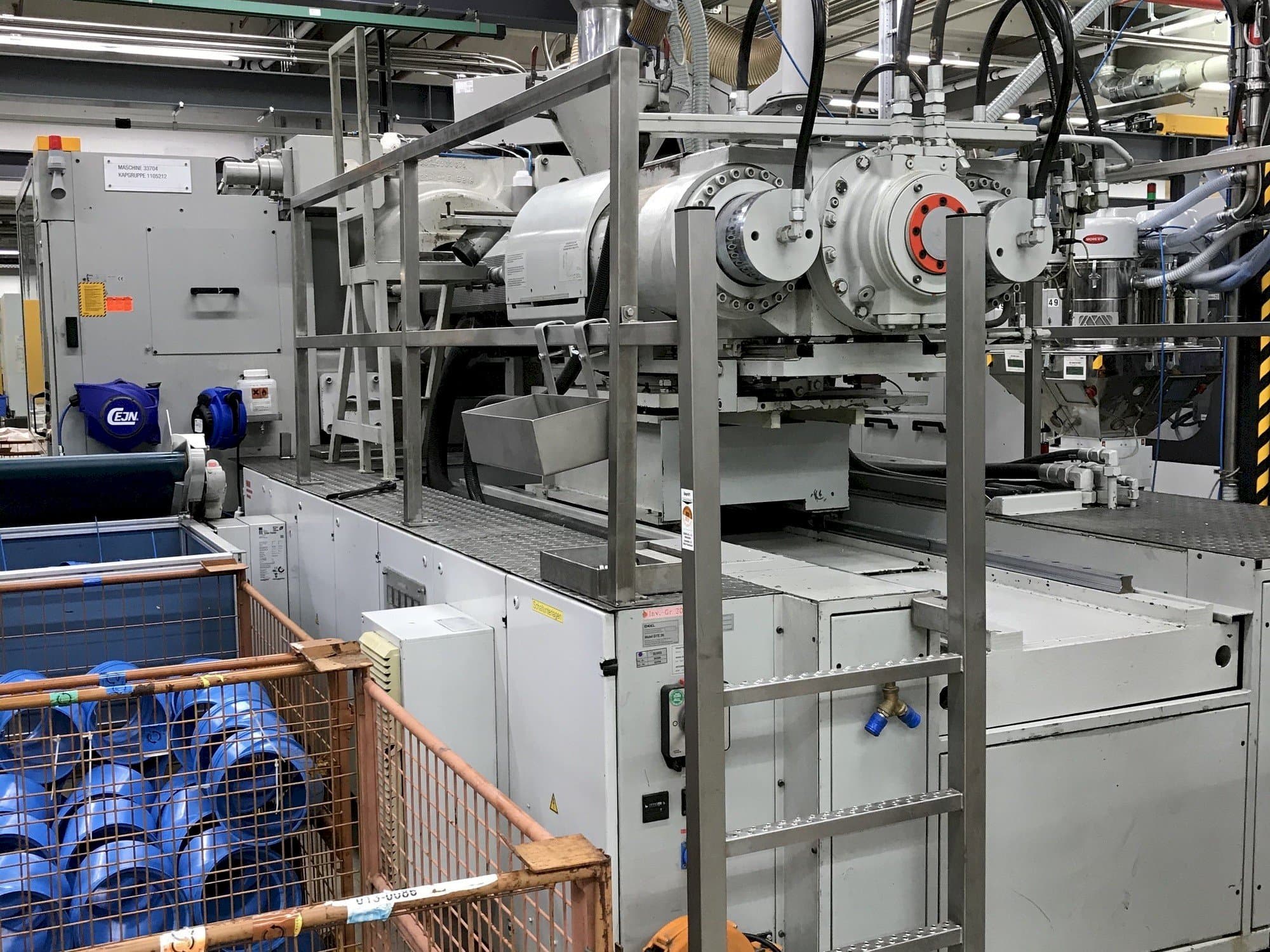 Frontansicht der ENGEL ES 3550/550 EC 100  Maschine