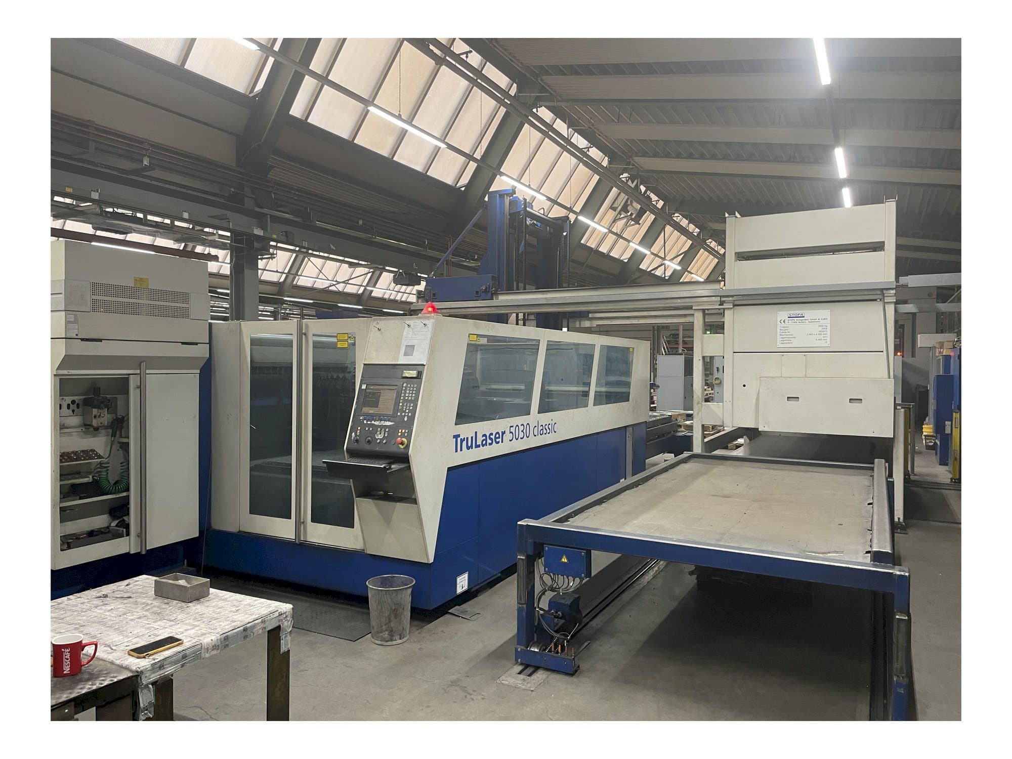 Rechte Ansicht der Trumpf L5030 Classic + Pallet Master  Maschine