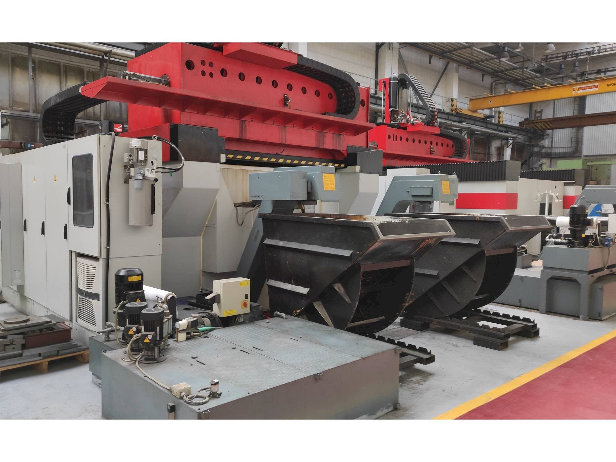 Frontansicht der TRIMILL VU 2313 Maschine