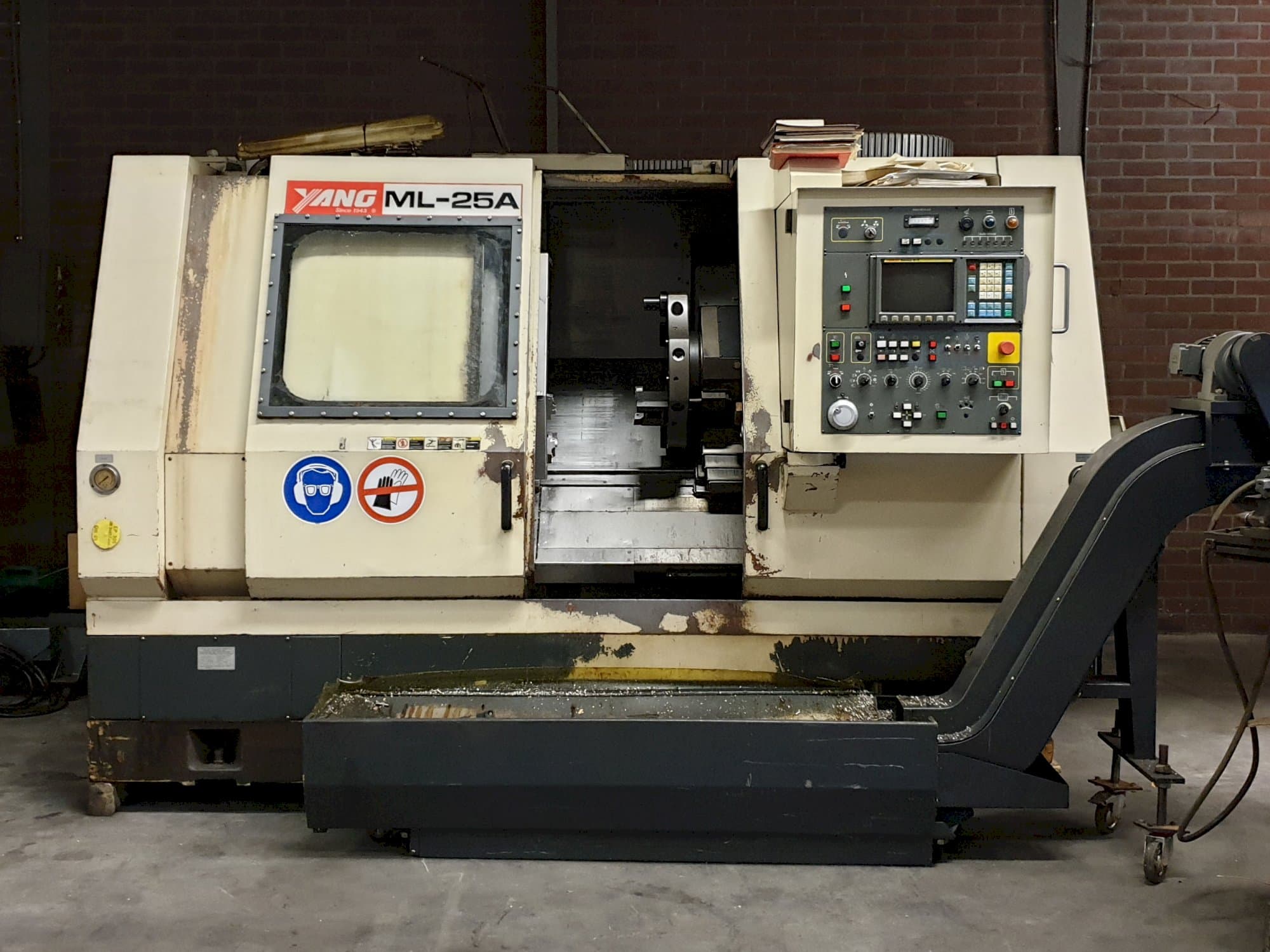 Frontansicht der Yang ML - 25A Maschine